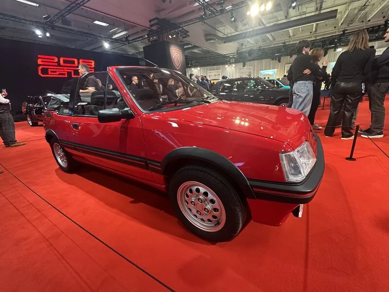Casting Ciné Motor en repérage au salon Rétromobile
