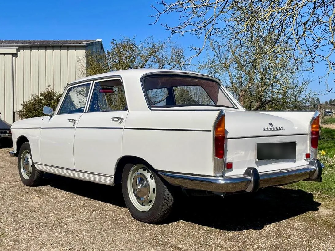 Peugeot 404 blanche, Années 60 · Berline · 1967