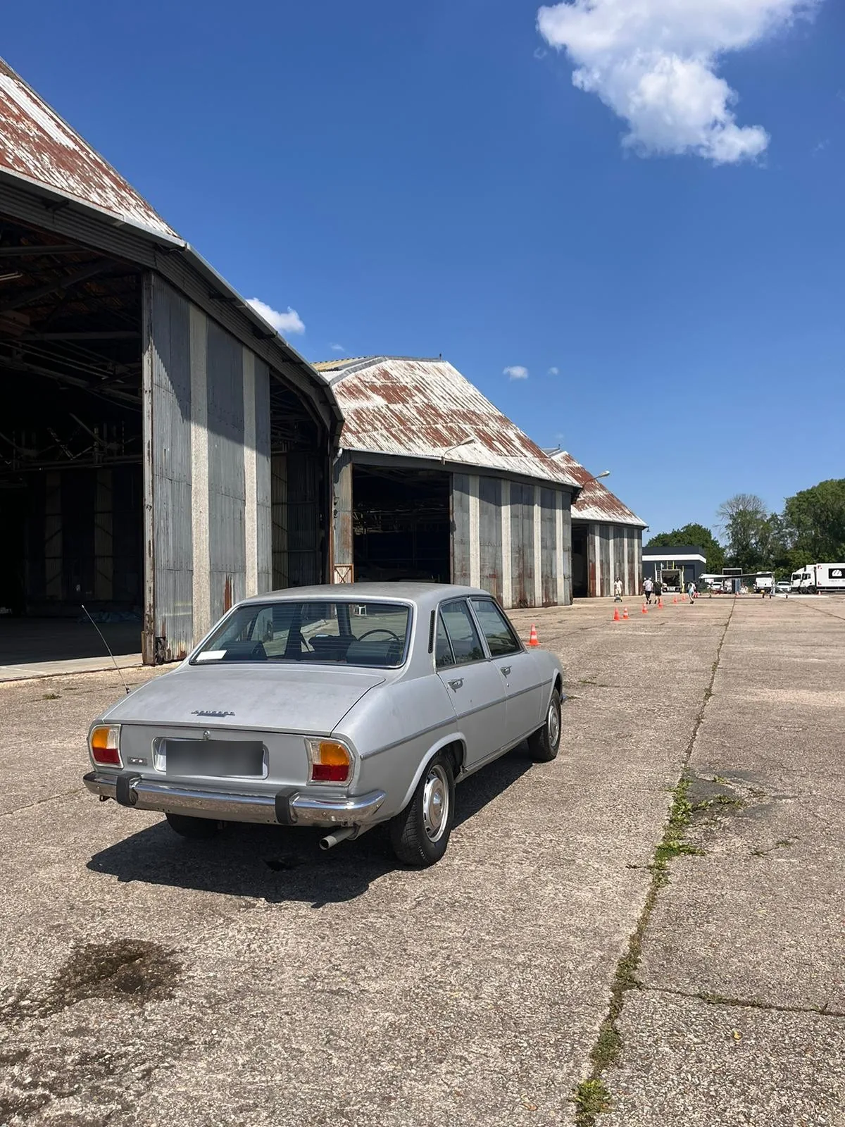 Peugeot 504 grise, Années 70 · Berline · 1974