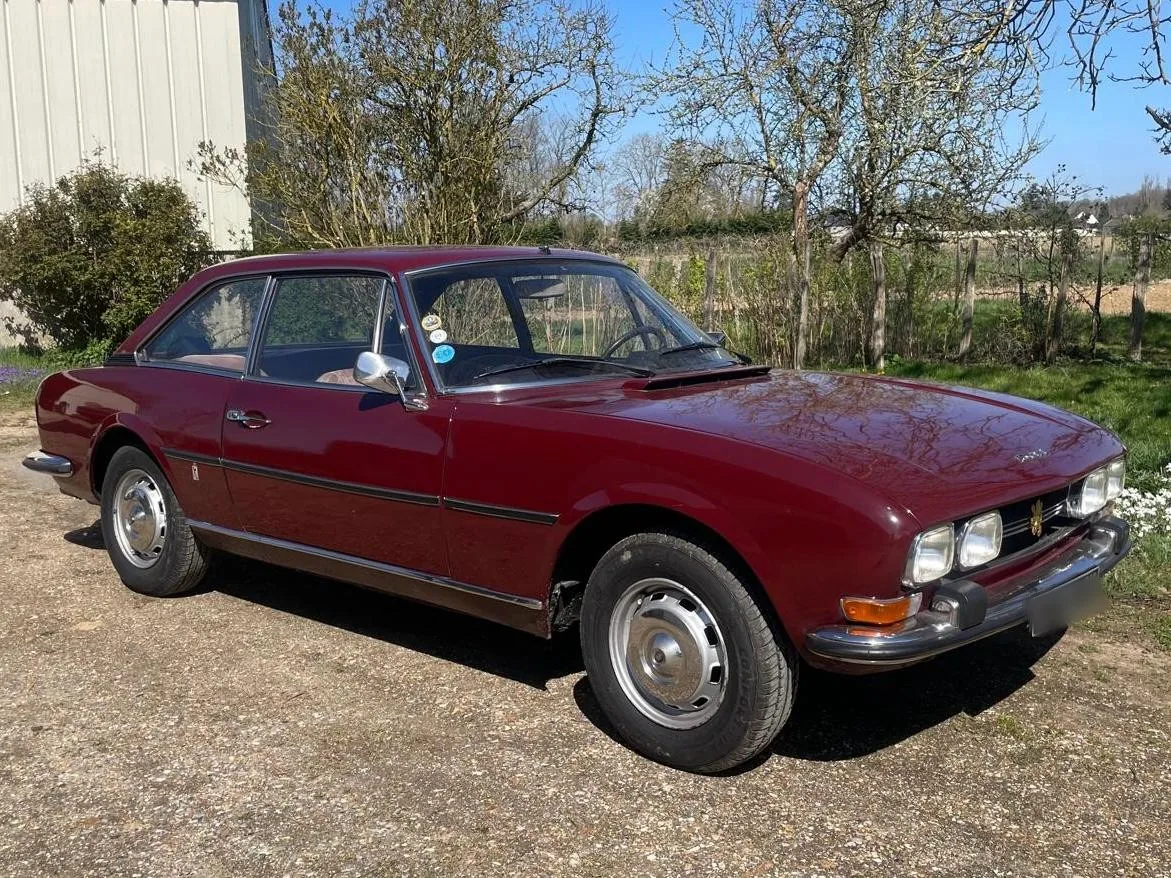 Peugeot 504 Coupé bordeaux, Années 70 · Coupé · 1974