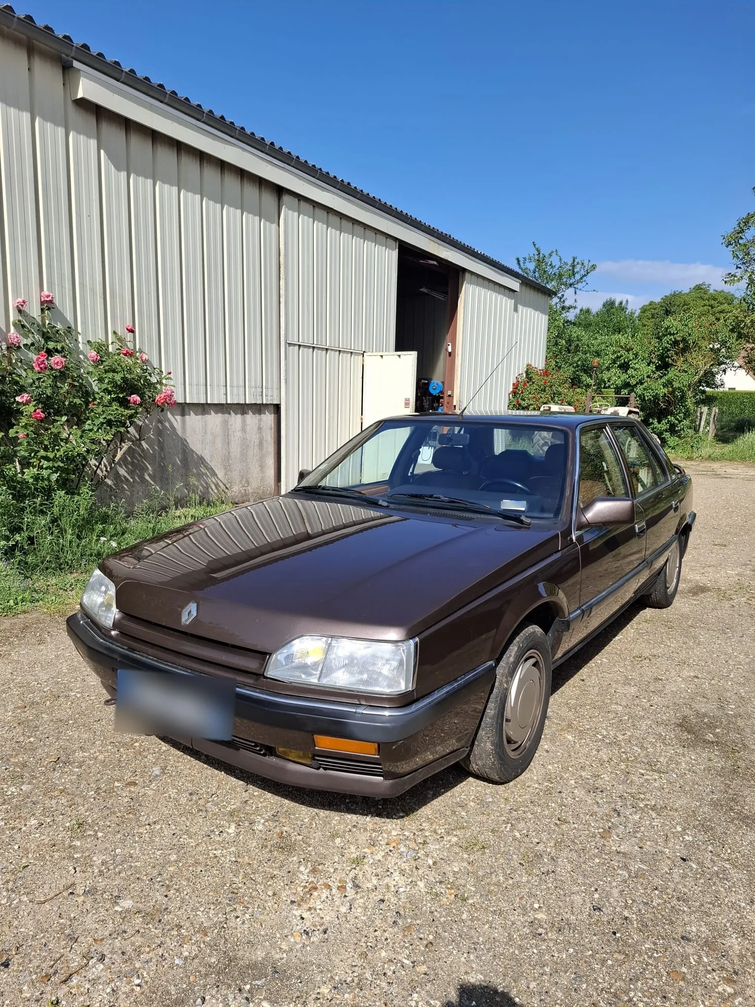 Renault 25 Baccara marron, Années 80 · Berline de direction · 1989