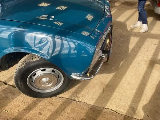 Detail d'une roue a flancs blancs