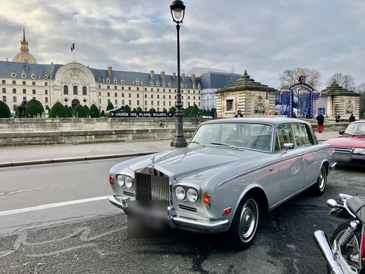Rolls-Royce Silver Shadow, Années 70 · Berline de prestige · Argent