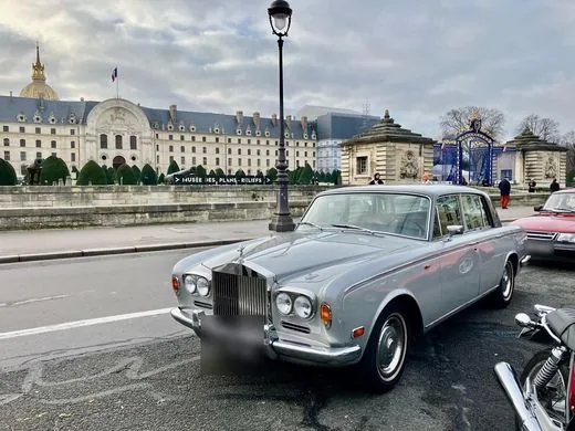 Rolls-Royce Silver Shadow, Années 70 · Berline de prestige · Argent